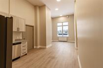 8 Main Street West - 305